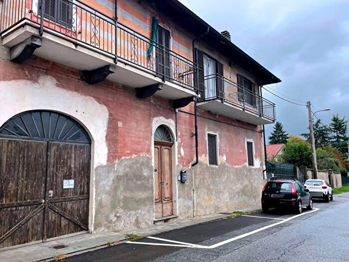 Casa con 6 locali in vendita in Via Castello, Frossasco