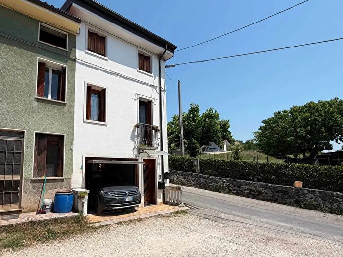 Casa quadrilocale in vendita in Chiampo
