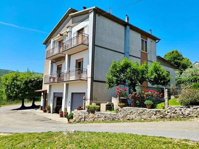 Appartamento con 6 locali in vendita in Via Ortacci Snc, Amelia