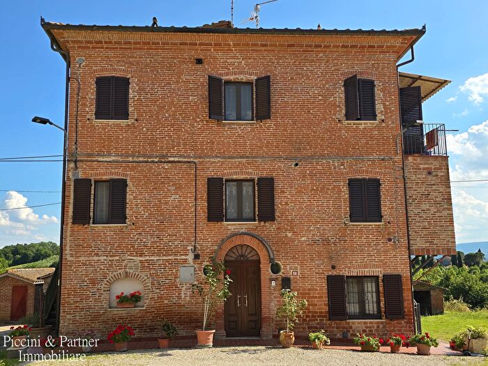 Casa con 12 locali in vendita in Via Napoli, Castiglione Del Lago