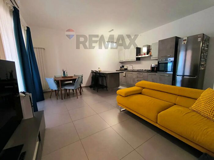 Appartamento trilocale in vendita in Via dei Garofani, Giardini Naxos