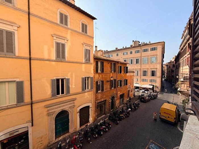 Appartamento con 5 locali in affitto in Via di Monserrato, Via Giulia, Roma