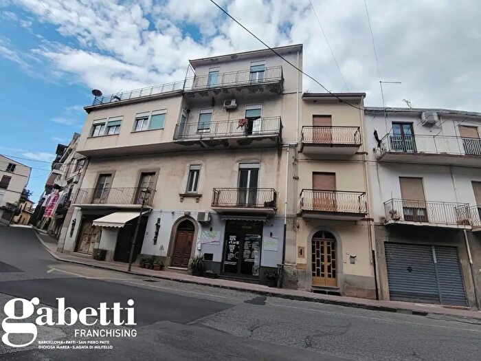 Appartamento in vendita in Via Roma, San Piero Patti