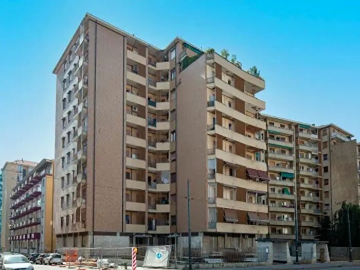Appartamento quadrilocale in vendita in Via Genova, Torino