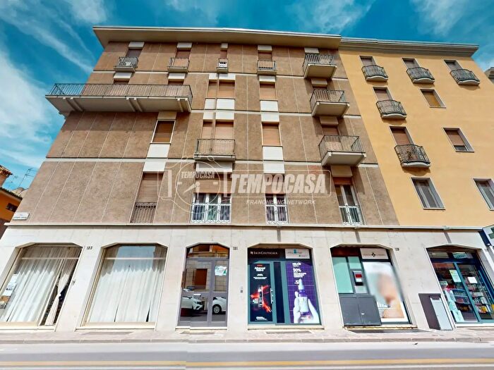Appartamento trilocale in vendita in Via Giovanni Chiassi, Mantova