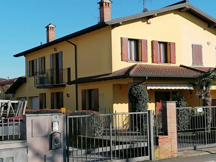 Casa quadrilocale in vendita in Via Marchesi Monticelli Obizzi, Ripalta Guerina