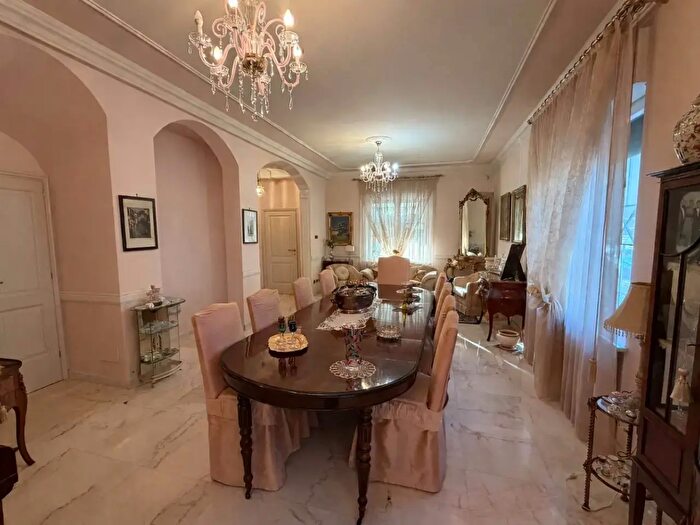 Casa con 7 locali in vendita in Piacenza