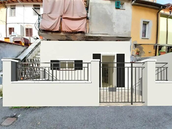 Appartamento trilocale in vendita in Massa