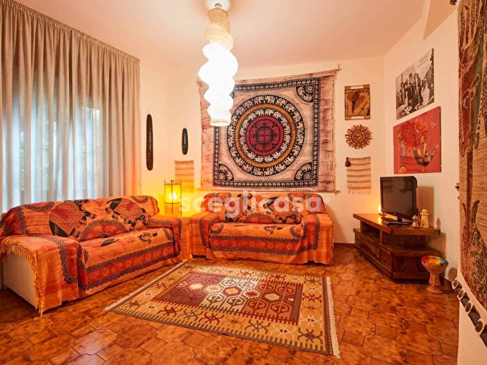 Appartamento con 5 locali in affitto in Via Umbria, De Gasperi Croce Rossa, Palermo