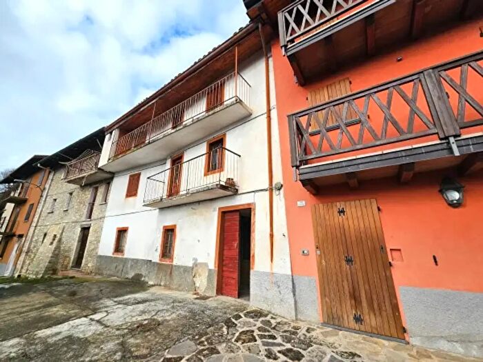 Casa con 5 locali in vendita in Via Frazione Ganda, Aviatico