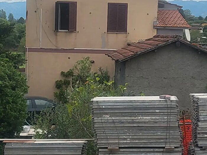 Casa con 6 locali in vendita in Via Pratolungo, Velletri