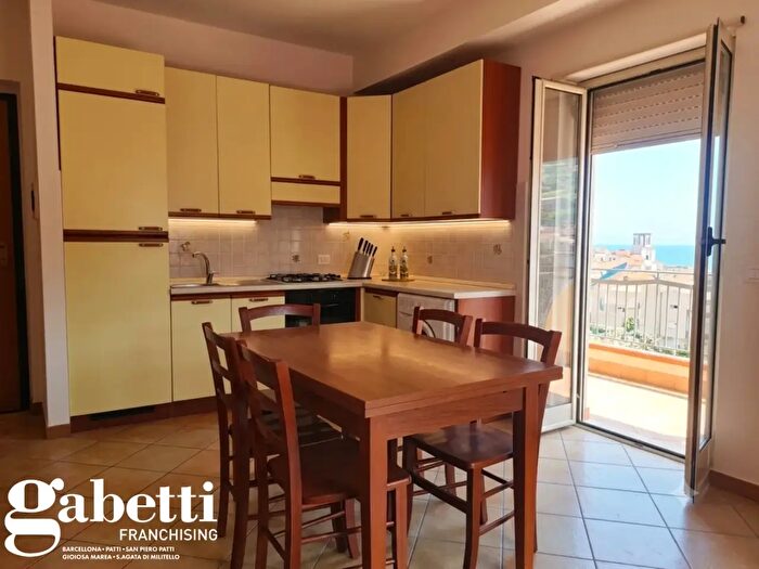 Appartamento quadrilocale in vendita in Via Nazionale Zappardino Snc, Piraino