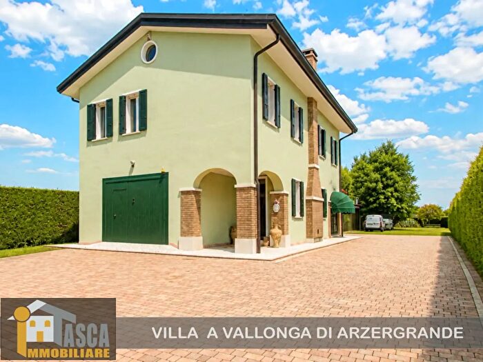 Casa con 7 locali in vendita in Arzergrande