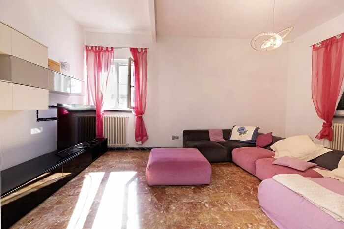 Casa con 9 locali in vendita in Via Marietta, Montignoso