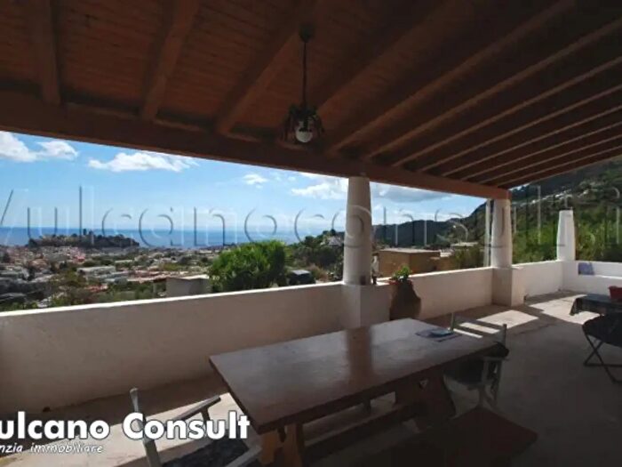 Casa con 6 locali in vendita in Via San Leonardo, Lipari