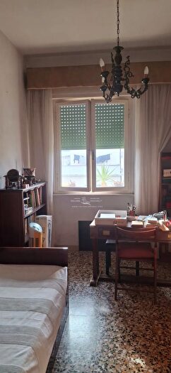 Appartamento con 6 locali in vendita in Via Antonio Labriola, Livorno