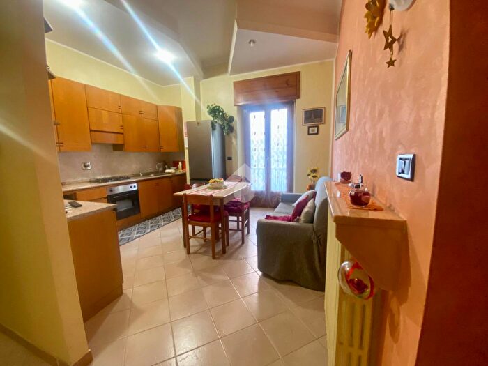 Appartamento trilocale in vendita in Via Leinì, Torino