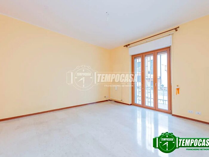 Appartamento trilocale in vendita in Via Luigi Settembrini, Pero