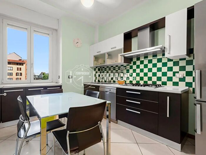 Appartamento trilocale in vendita in Via Viotti, Milano