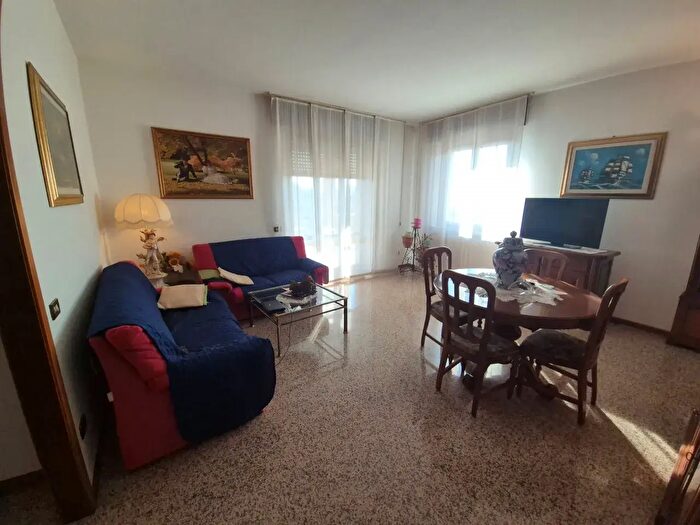 Appartamento con 5 locali in vendita in Via Brigate Alpine, Villafranca Di Verona