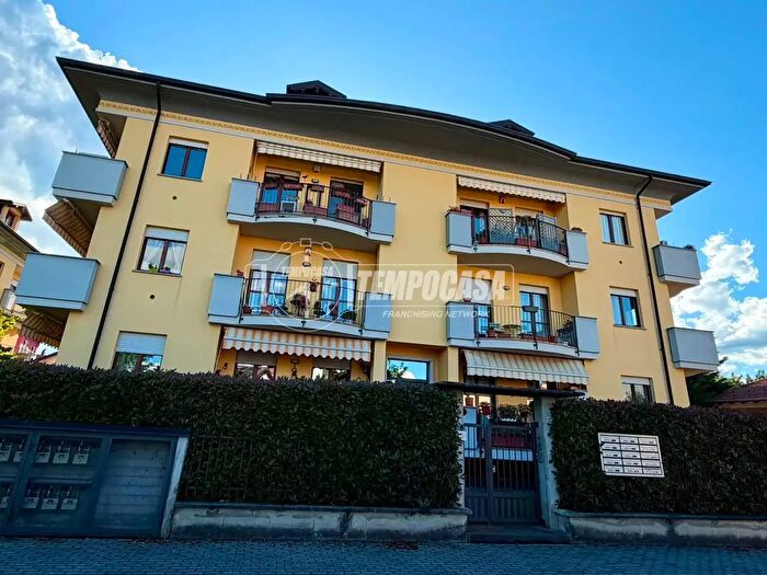 Appartamento trilocale in affitto in Via Pietro Martire, Arona