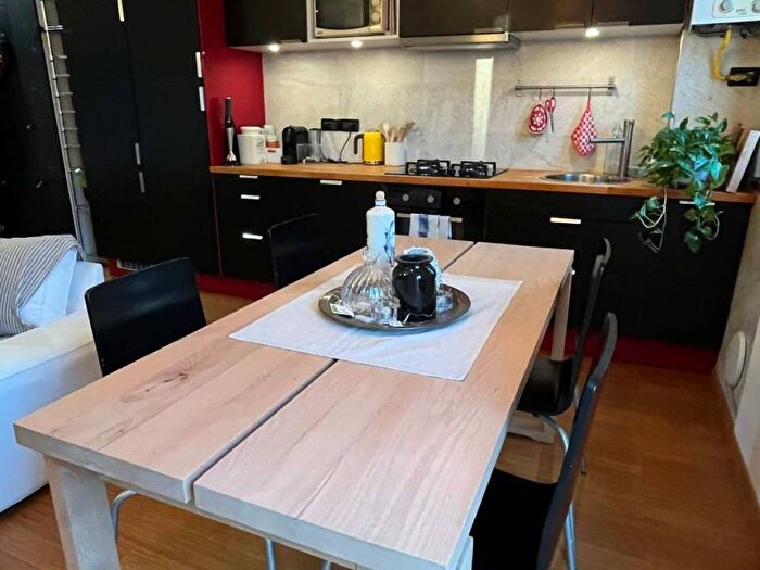 Appartamento bilocale in affitto in Via Legnone, Dergano, Milano