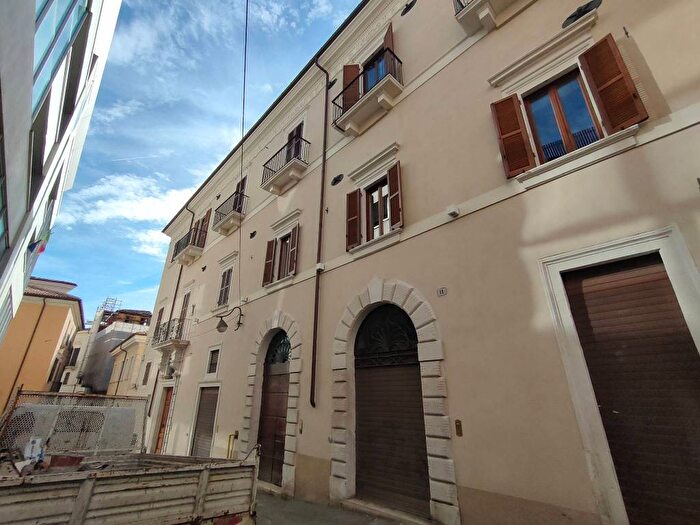 Appartamento con 6 locali in affitto in Duomo Fontana Luminosa, L'Aquila
