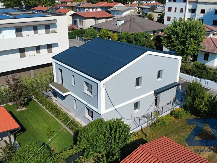 Appartamento quadrilocale in vendita in Via Olmi, Castelfranco Veneto
