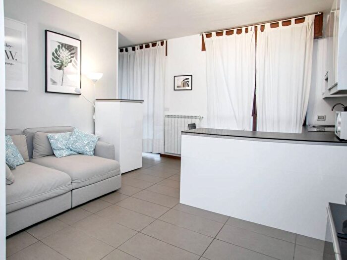 Appartamento bilocale in affitto in Via legnone, Dergano, Milano