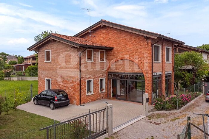 Casa con 7 locali in vendita in Via Garibaldi B, Teglio Veneto