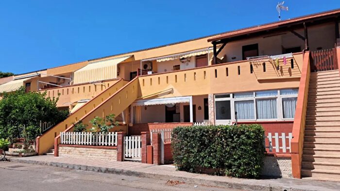 Casa bilocale in vendita in Via Val di Noto, Campofelice Di Roccella