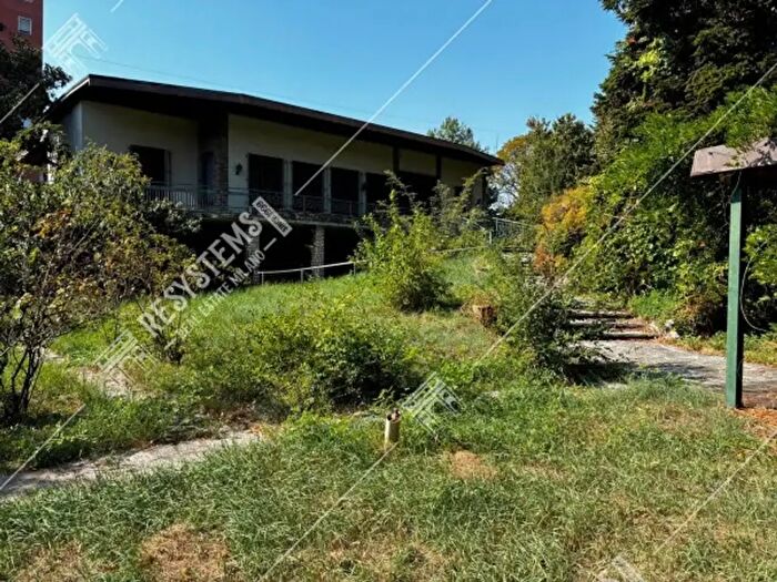 Casa con 6 locali in vendita in Cologno Monzese