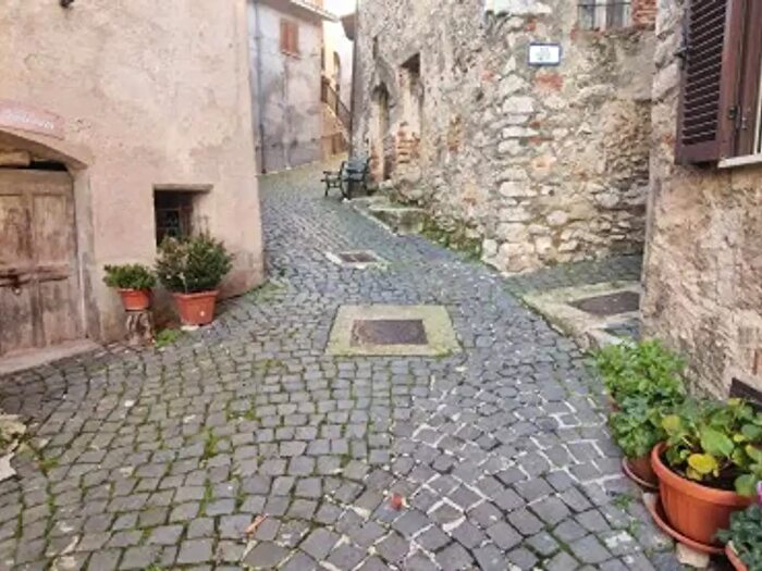 Casa trilocale in vendita in Via Castellano, Carsoli