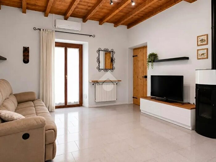 Appartamento bilocale in vendita in Via Sant'Agostino, Bulciago