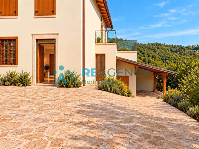 Casa trilocale in vendita in Piazza Carobbo, Sovizzo