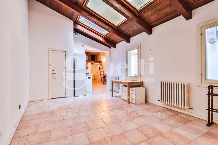 Appartamento bilocale in vendita in Via San Vitale, Bologna