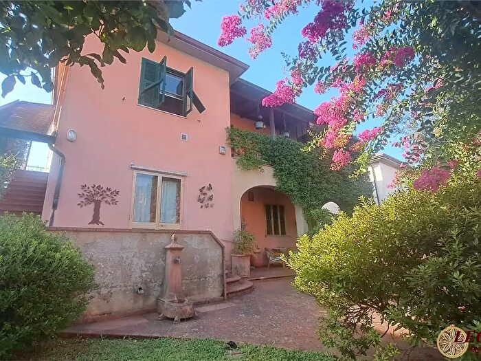 Casa con 14 locali in vendita in Via della Repubblica, Mulazzo