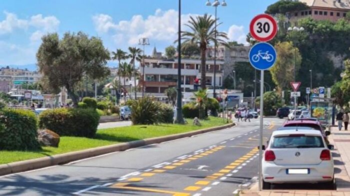 Appartamento con 8 locali in vendita in Medici del Vascello, Genova