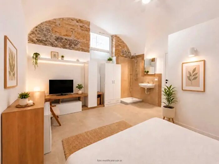Appartamento trilocale in affitto in Via Settemb, Palermo