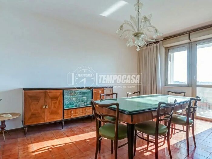 Appartamento trilocale in vendita in Via Asmara Aldo Moro, Luino