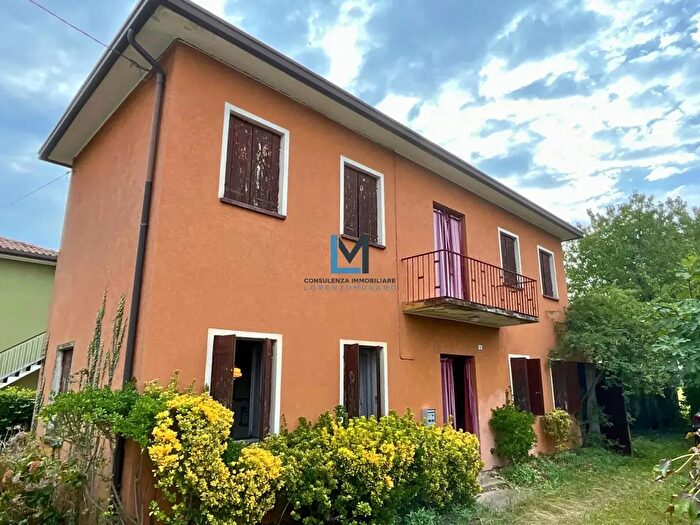 Casa con 5 locali in vendita in Montebelluna
