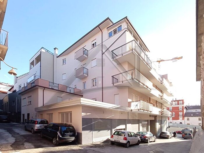 Casa trilocale in affitto in Via Camponeschi, Duomo Fontana Luminosa, L'Aquila