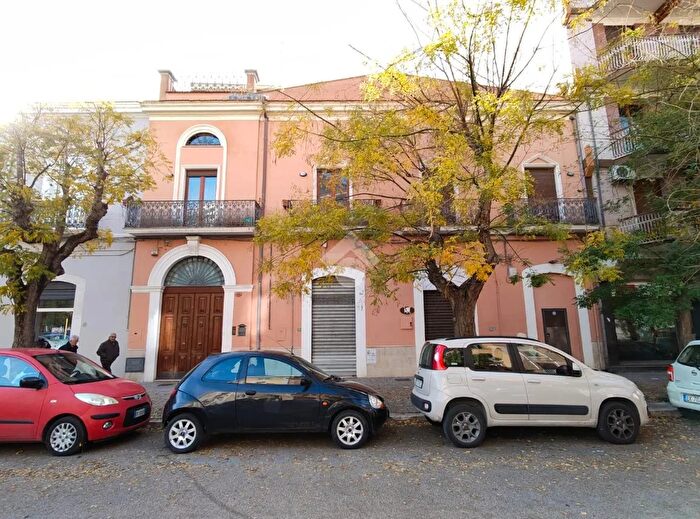 Casa con 8 locali in vendita in Via Maggiore della Rocca, Foggia