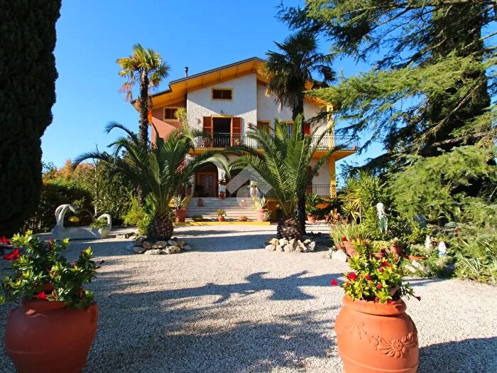Casa con 7 locali in vendita in Contrada Chiarino, Recanati