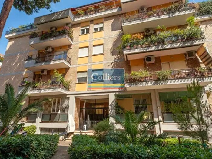 Appartamento con 5 locali in vendita in Via Lugnano in Teverina, Roma