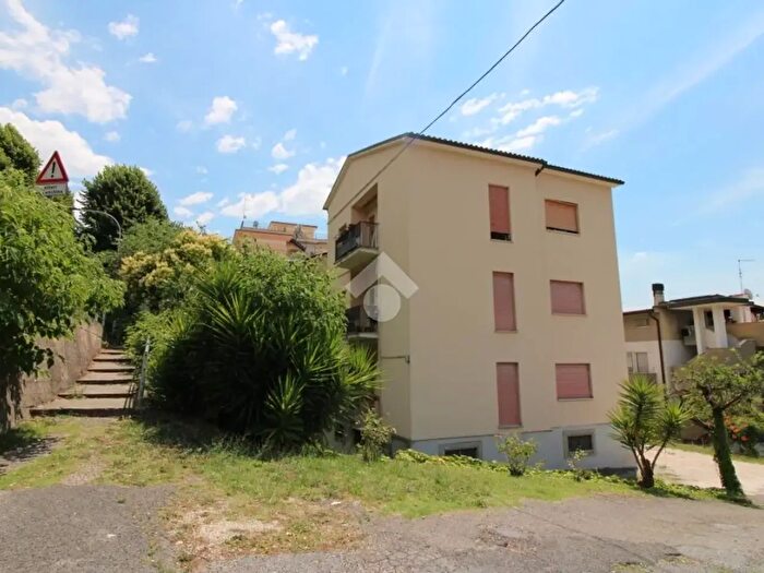 Appartamento quadrilocale in vendita in Via Dodici Ottobre, Montopoli Di Sabina