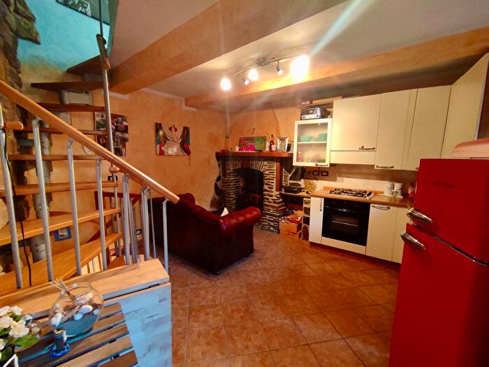 Casa trilocale in vendita in Massa