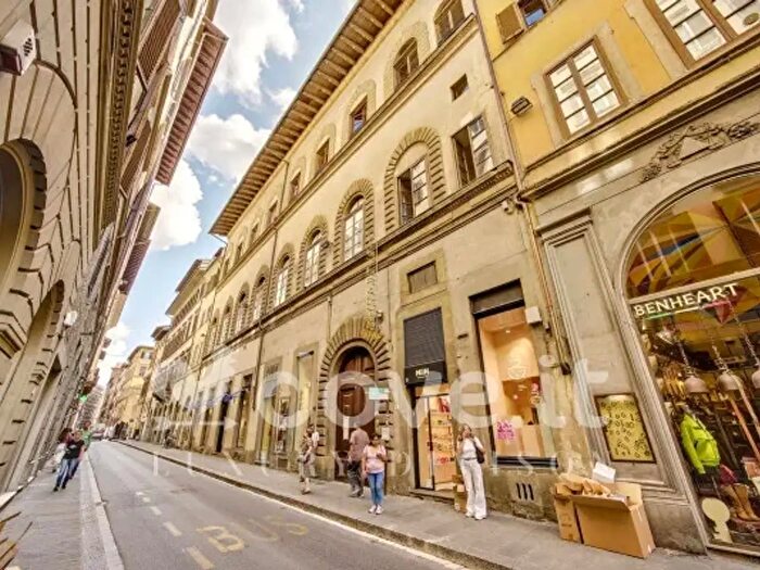 Appartamento trilocale in vendita in Via della Vigna Nuova, Firenze