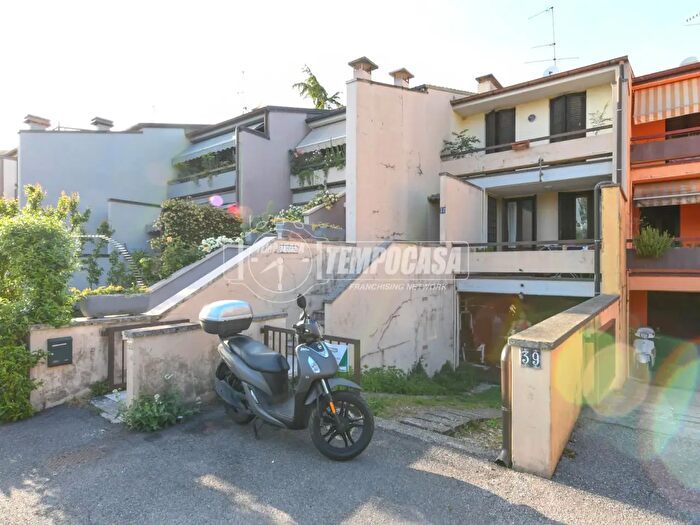 Appartamento trilocale in vendita in Via Lombardia Lonato, Lonato