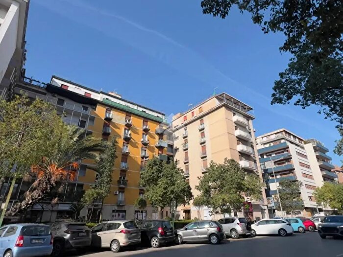 Appartamento con 5 locali in affitto in Via G Sciuti, Palermo